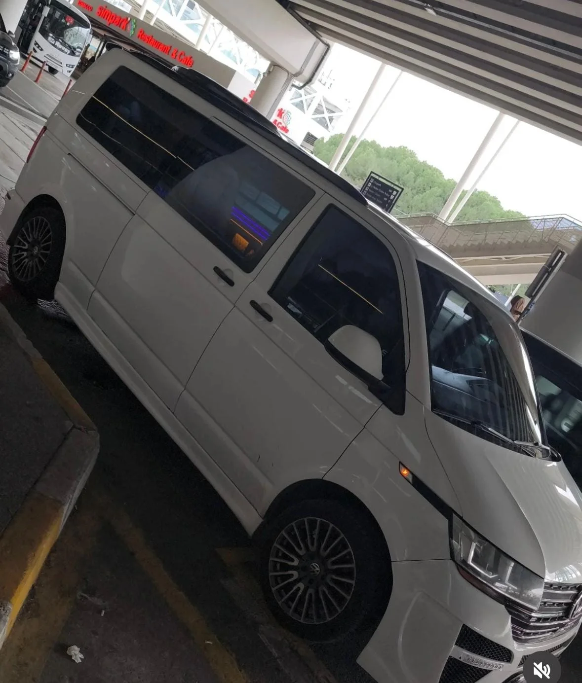 Beyaz VIP Vito aracı Beyaz VIP Vito aracı